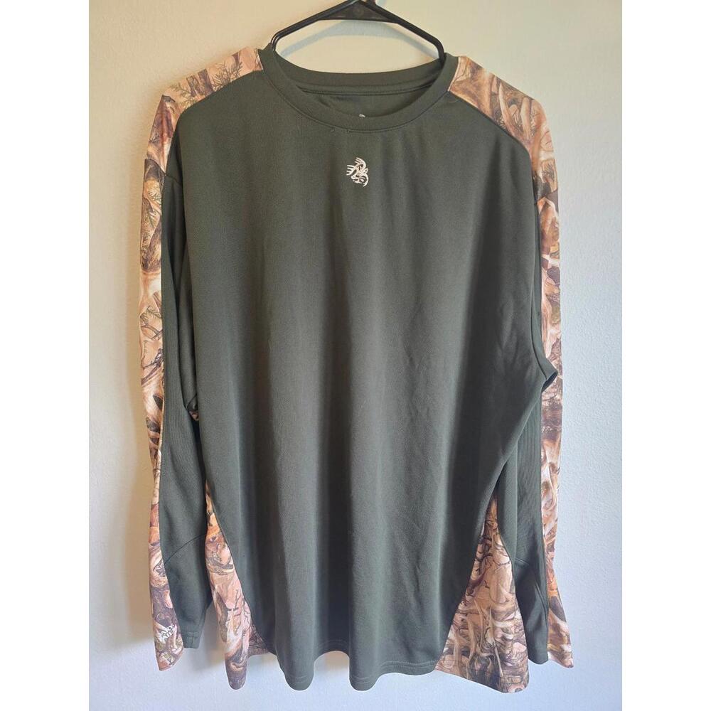 Legendary Whitetails Hunter Green and Camouflage Arm Long Sleeve  (XL)